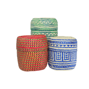 Tenate redondo tejido a mano con palma natural por artesanas de Oaxaca, elaborado con técnicas tradicionales de cestería y fibras naturales.