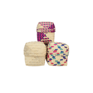 Tenate cuadrado tejido a mano con palma natural por artesanas de Oaxaca, elaborado con técnicas tradicionales de cestería y fibras naturales.