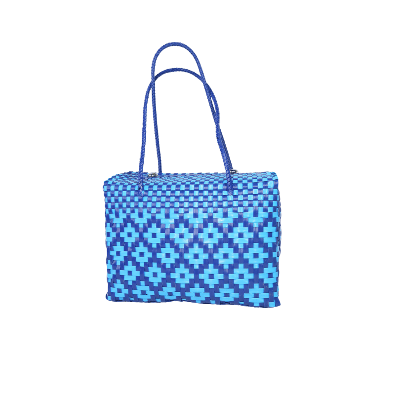 Bolsa artesanal de palma de toquilla tejida a mano por artesanas de Oaxaca, elaborada con fibra natural y técnicas tradicionales de tejido.